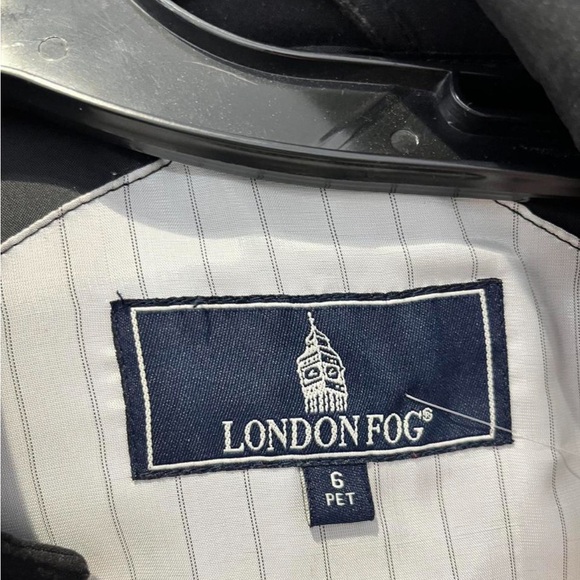 Vintage London Fog Black trench coat with belt - Picture 4 of 6